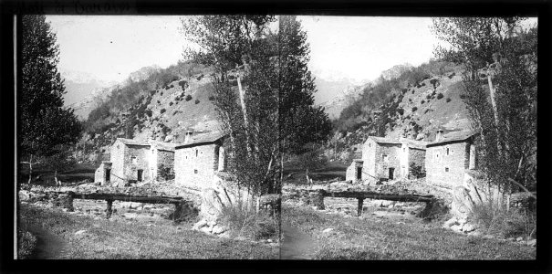 Molí de Queralbs amb el riu i un pont