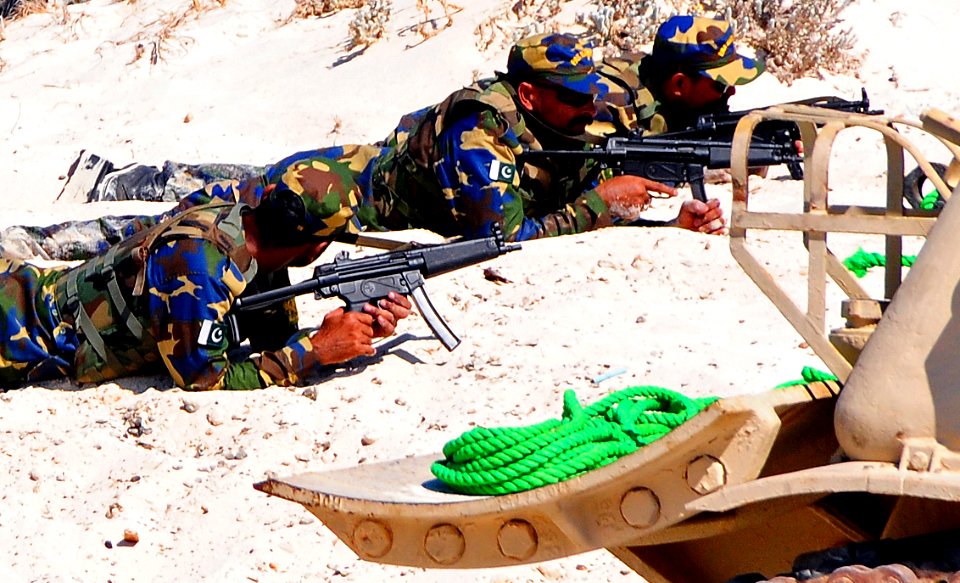 Marines from Pakistan, conduct an amphibious assault demonstration during Exercise Bright Star 2009 (cropped)
