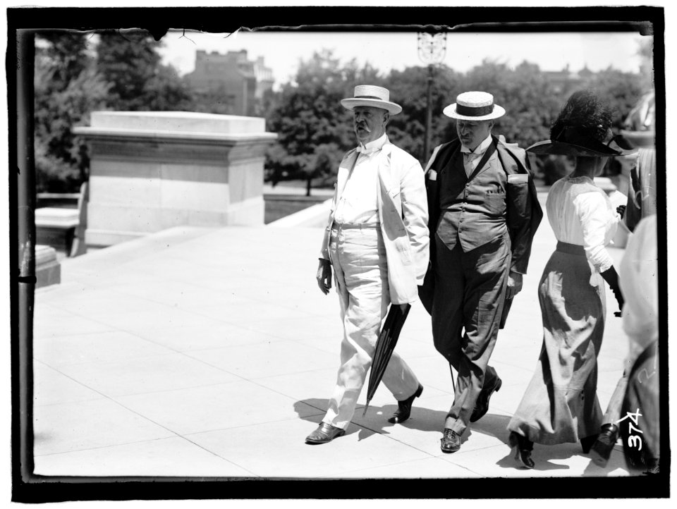 MONDELL, FRANK WHEELER. REP. FROM WYOMING, 1895-1897, 1899-1923. RIGHT, WITH SENATOR BACON LCCN2016863344
