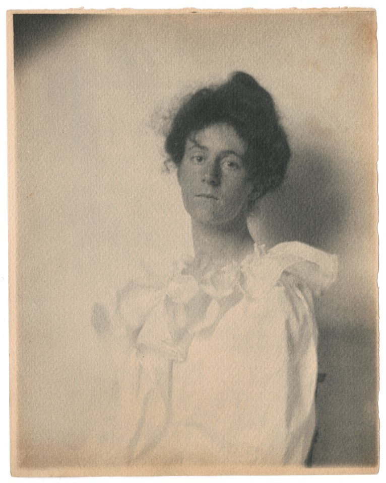 Marion Lincoln Lewis Lee in white LCCN2015647683