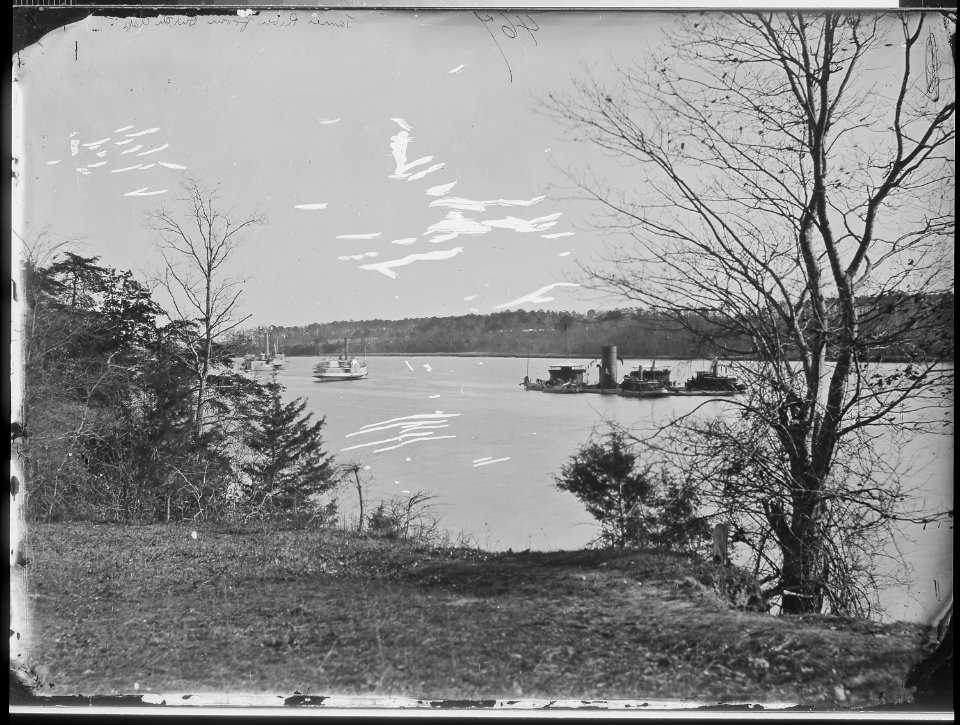 Monitor Onondaga on James River - NARA - 524885