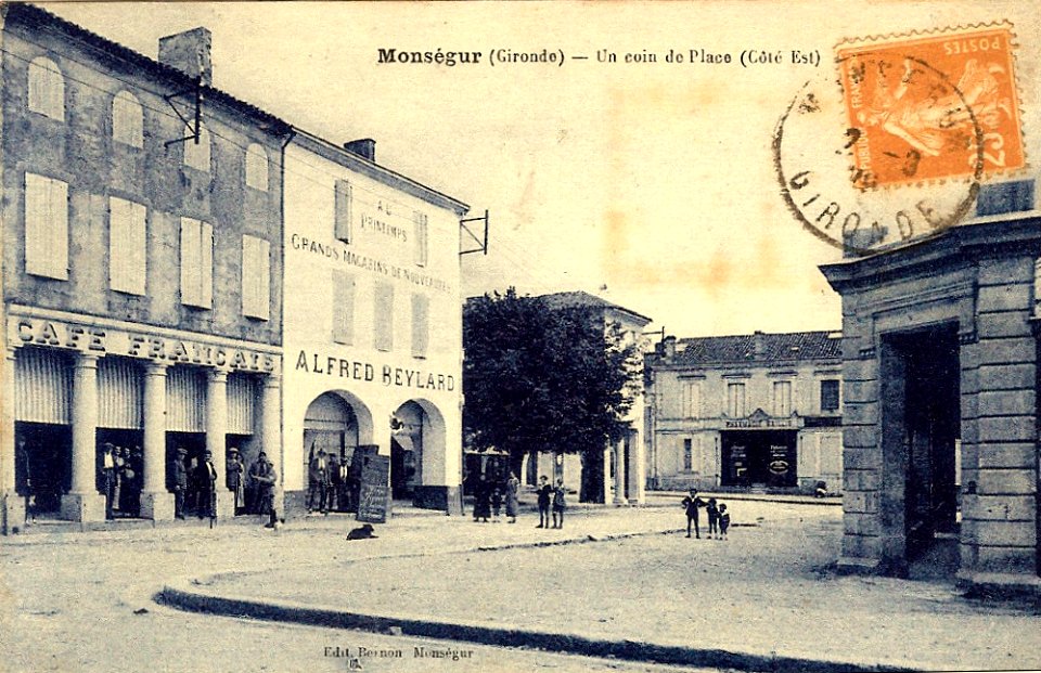 Monségur - Place du marché 6
