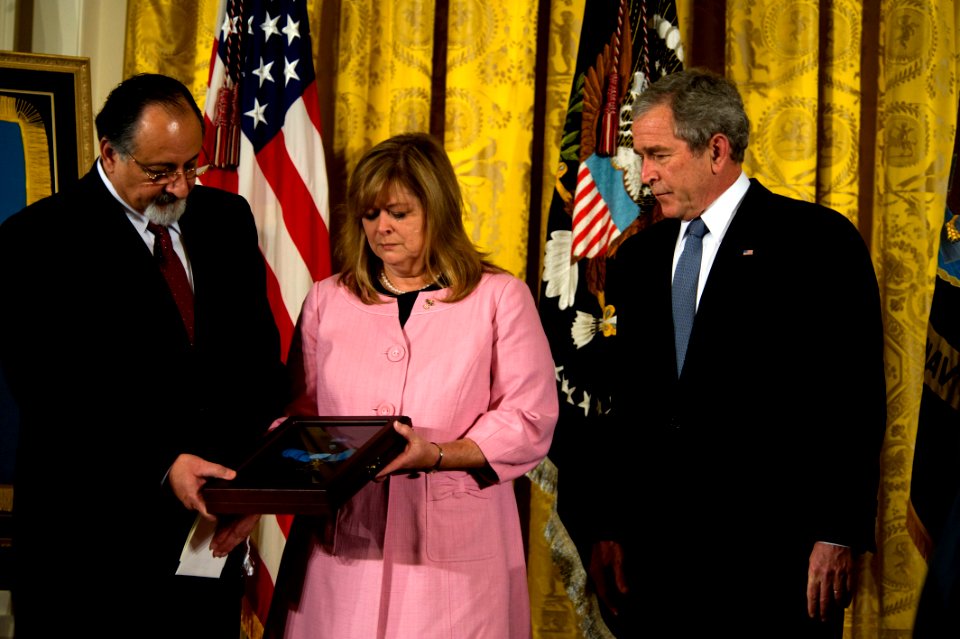 Monsoor family receives Medal of Honor DVIDS98426