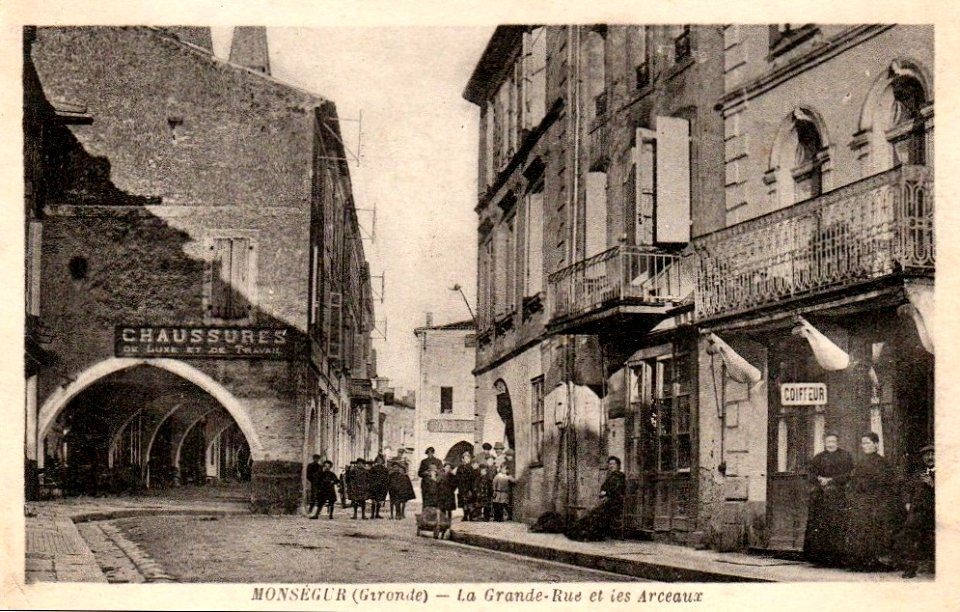 Monségur - rue principale 1
