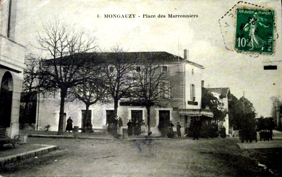 Mongauzy - Place des Marronniers