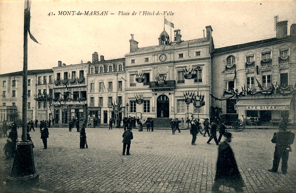 Mont-de-Marsan - Place de l'Hôtel de ville 7