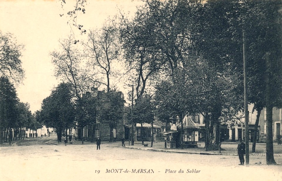 Mont-de-Marsan - Place du Sablar 1