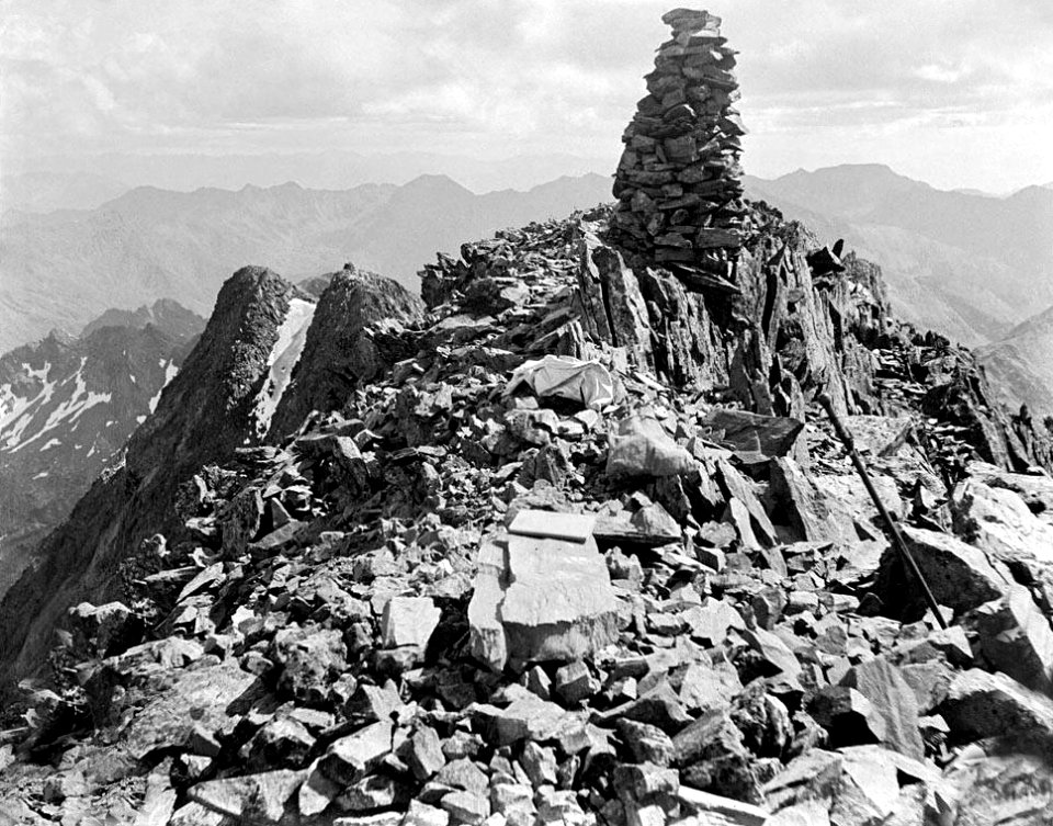 Molló al cim de la pica d'Estats (Restored)