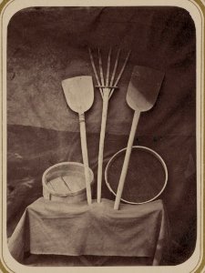 Molot'ba. Sievalka (sagu), riesheto (gal'bir), lopata (bil'), piatirogie vily (piandzhshakha) LCCN2007681401