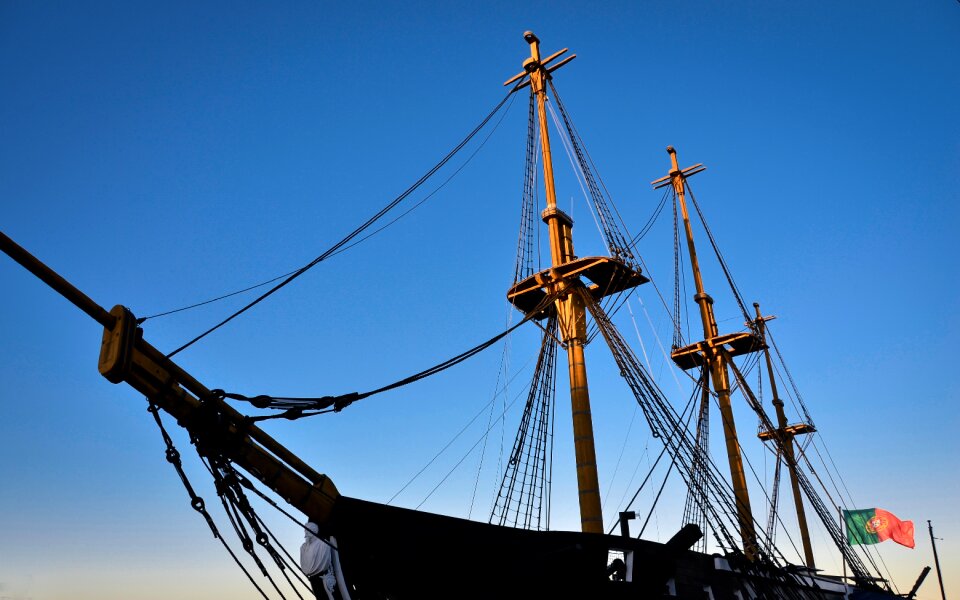 Sailing vessel rigging sail