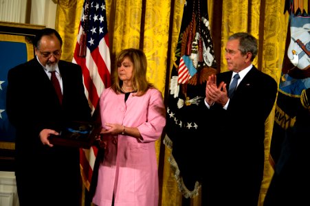 Monsoor family receives Medal of Honor DVIDS98430
