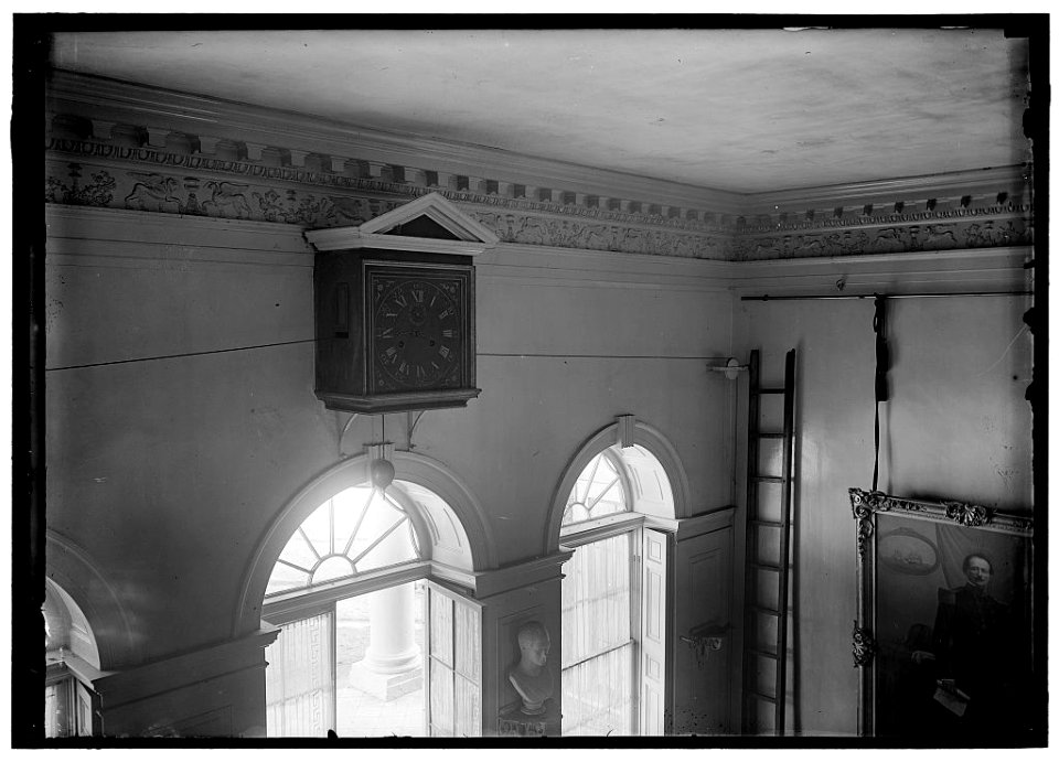 MONTICELLO. HALL CLOCK LOC hec.08205