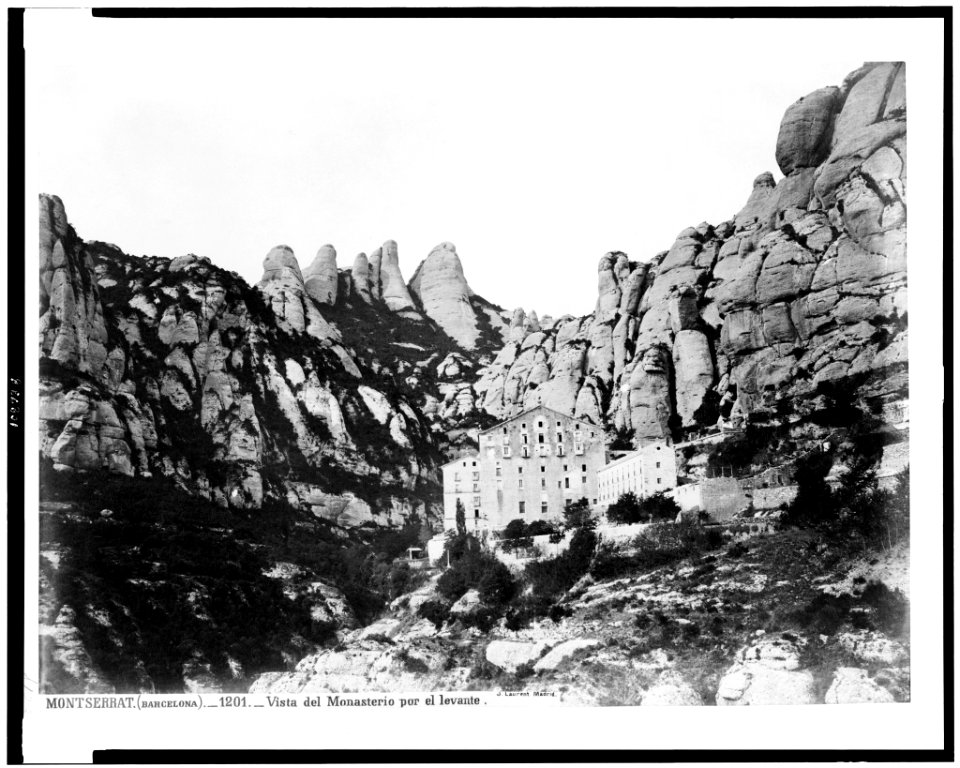 Montserrat (Barcelona). Vista del Monasterio por el levante - J. Laurent. Madrid. LCCN94512283