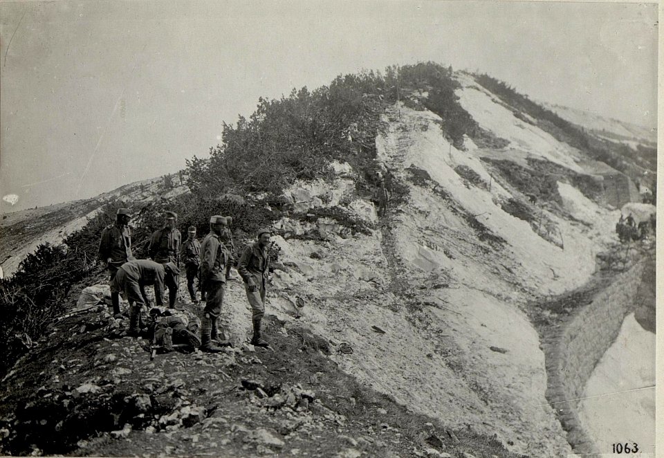 Monte Maggio. Bergung der Toten. (BildID 15639746)
