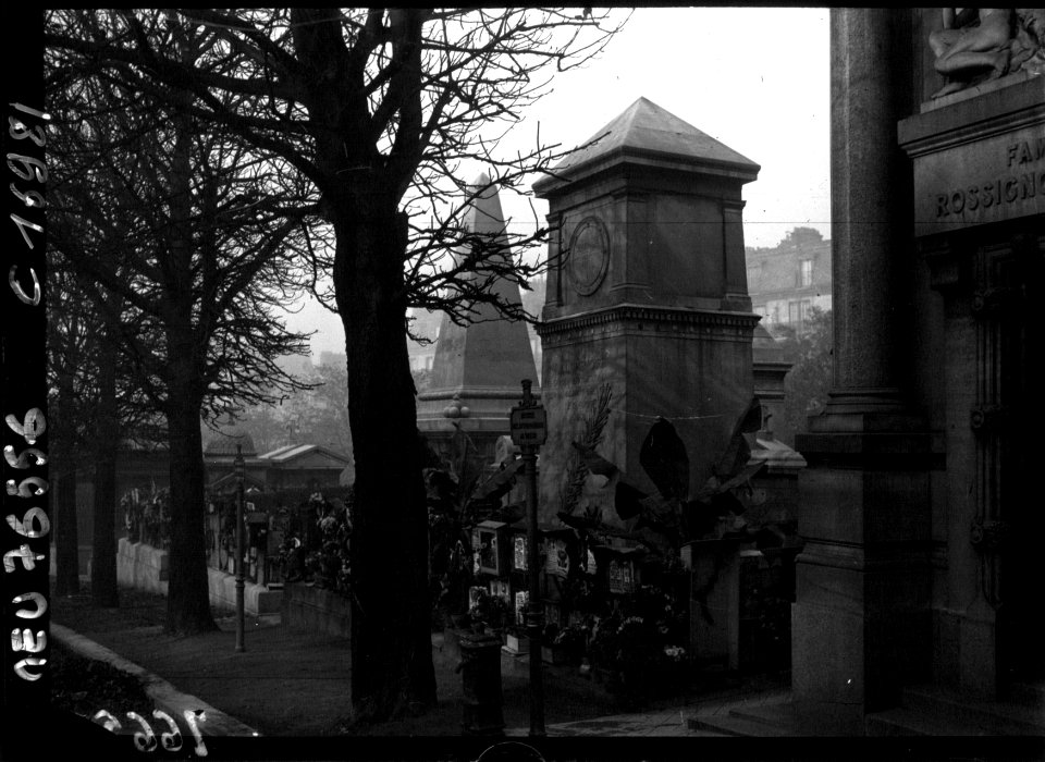 Monument aux morts de Buzenval au Père Lachaise (Btv1b90330677 f1)