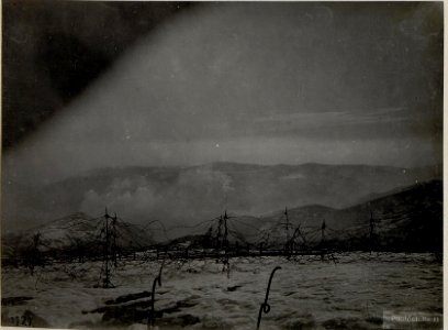 Monte Spiel. Italienisches Trommelfeuer auf Col del Rosso. (BildID 15640195)