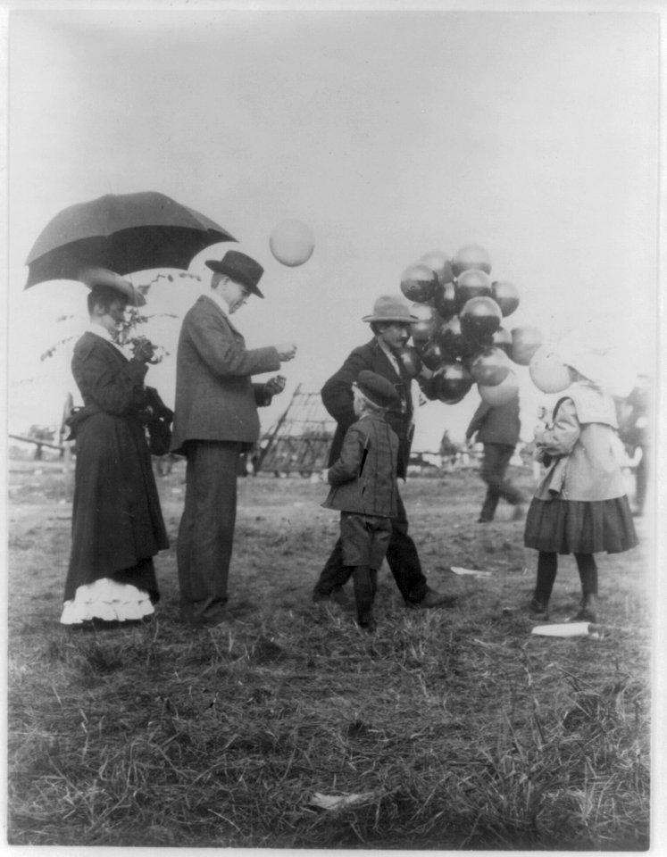 Minnesota State Fair- balloon vendor LCCN2005691601