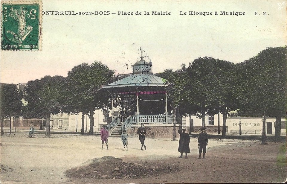 Montreuil.93.Kiosque.Place de la Mairiejpg