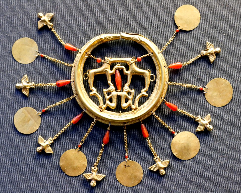 Minoan earring BM 1892.5-20.11