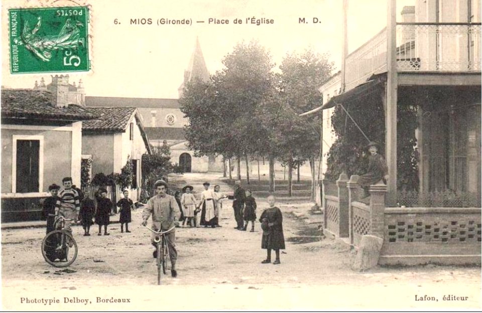 Mios - Place de l'église