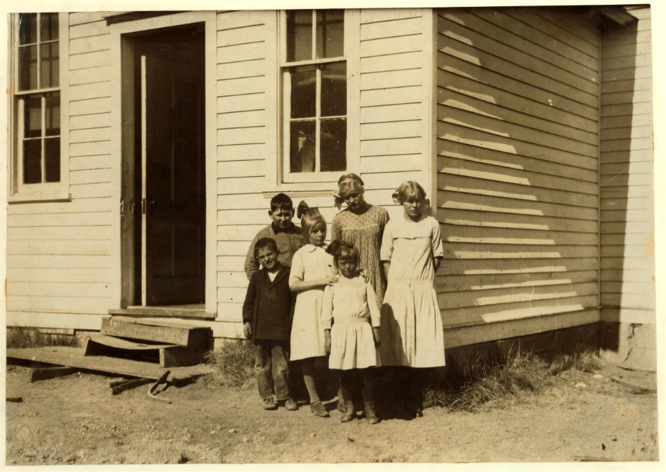Minto Valley School. Six children are all that are attending here out of 30 that enrolled six weeks ago, and 40 are expected after beet work is over. Many of these children lose 50% of their LOC nclc.00324