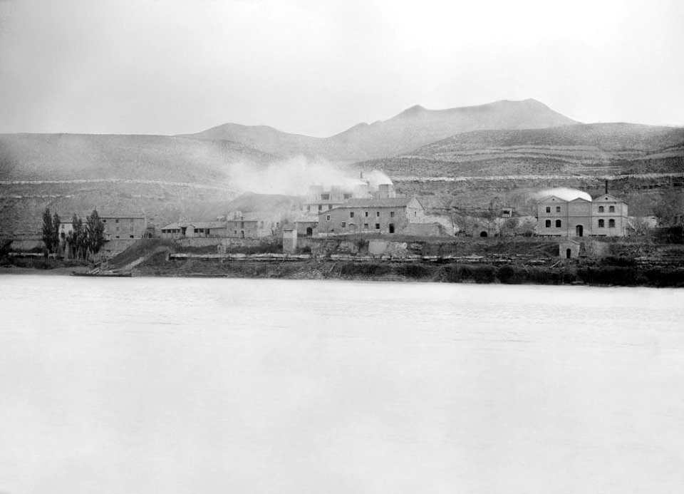 Mines de la Granja d'Escarp vistes desde la riba dreta del Segre (Restored)