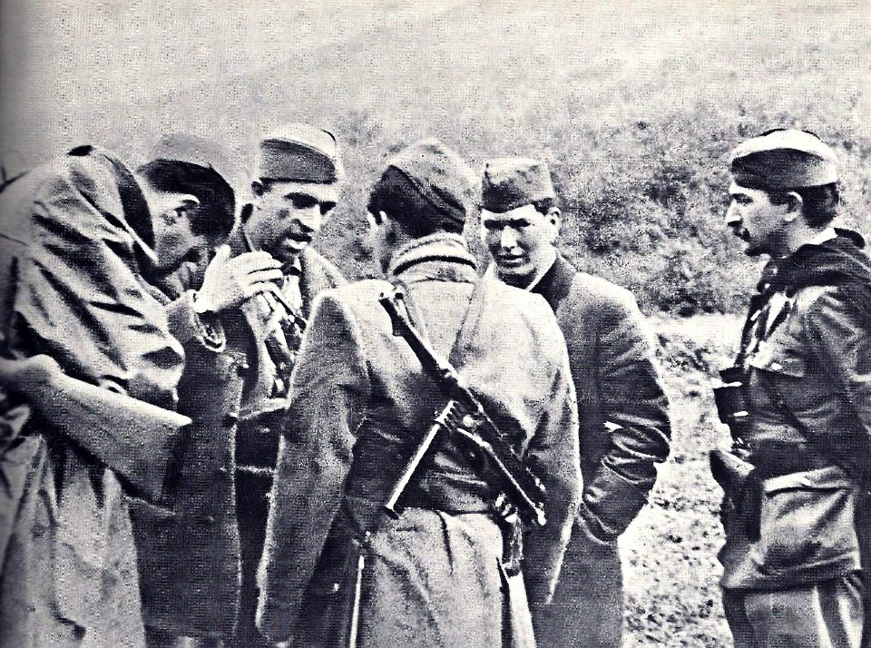 Mirko Bračič daje navodila štabom brigad pred napadom na Štampetov most
