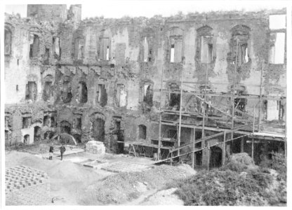 Mirski zamak, Dvor. Мірскі замак, Двор (A. Visłocki, 1923) (3)