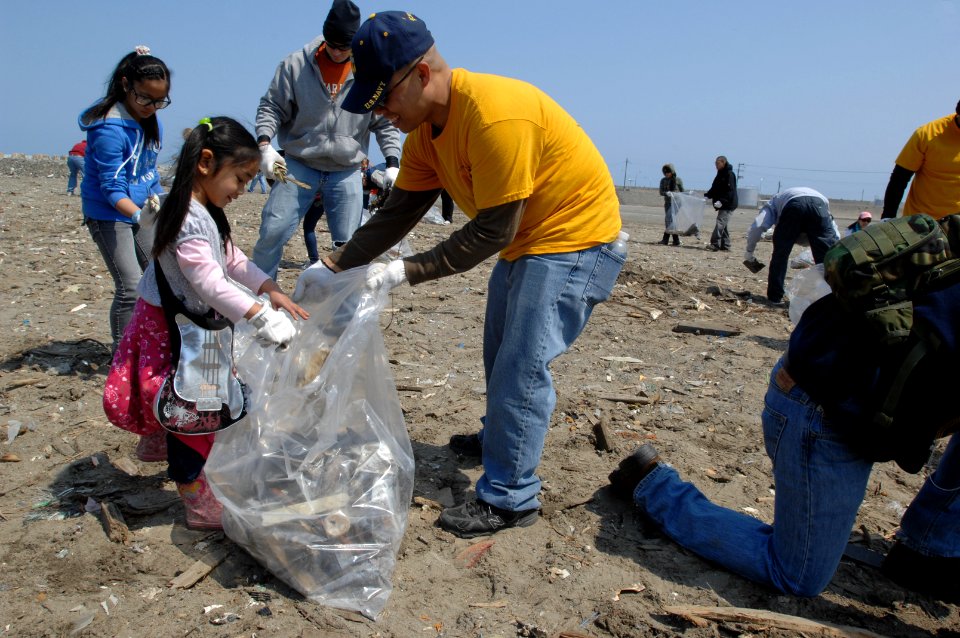Misawa sailors help clean up local fish port 120421-N-ZI955-081