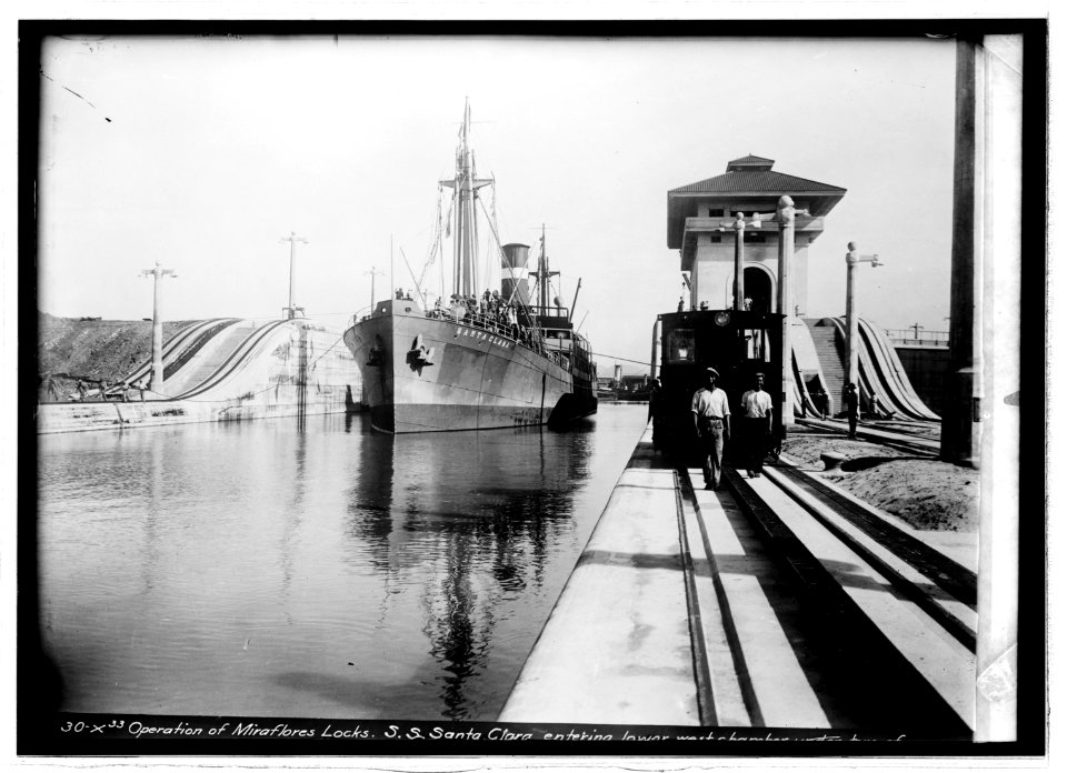 Miraflores Lock, Panama Canal LCCN2016820933
