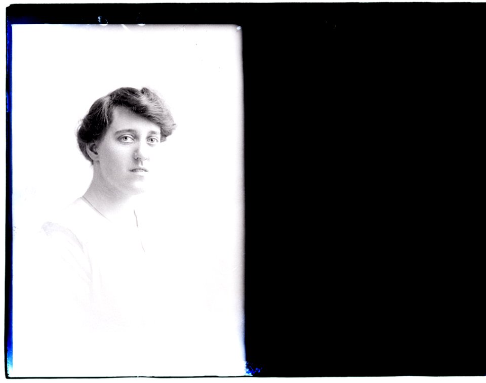 Miss Bartlett, 28 Mar 1917 (16394328698)