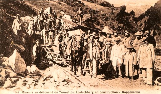 Mineurs au debouche du Tunnel du Loetschberg en construction - Goppenstein (ca 1906, Coll Lamming)
