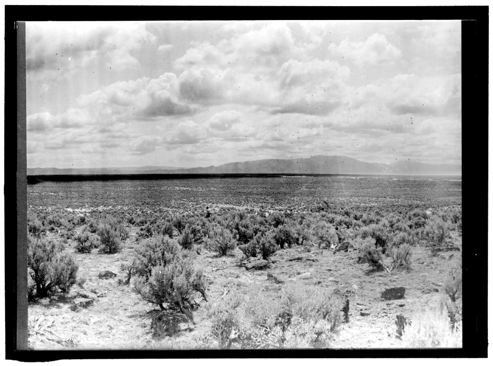 MINIDOKA PROJECT. U.S. RECLAMATION BUREAU. MINIDOKA DESERT IN 1905, BEFORE IRRIGATION LCCN2016865102