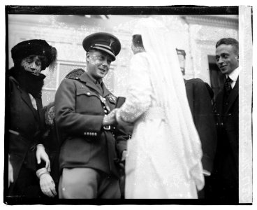 Miss Dorthy Brown Priming R.C. Butler & Prince LCCN2016827232