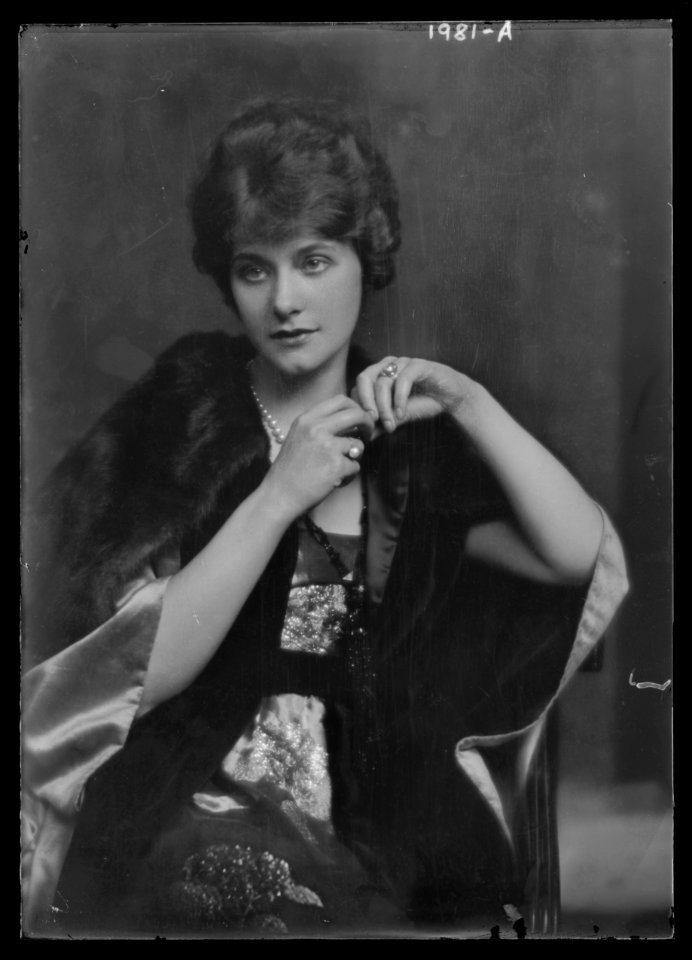 Miss Elsie Ferguson, portrait photograph, Genthe