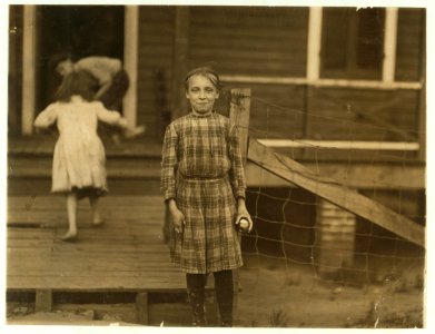 Minnie Lee Partain, a young helper in Columbus (Ga.) Manufacturing Company. 2950 2nd Avenue. LOC nclc.02846
