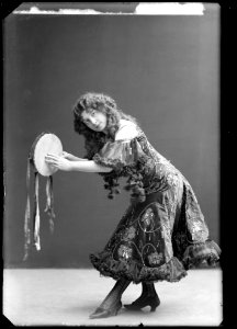 Miss Hansen, dancer - SMV - NH014