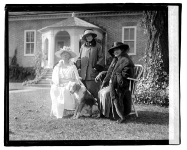 Miss Hutle, Mrs. Chelton, Mrs. Geddes, (10-24-22) LOC npcc.07254