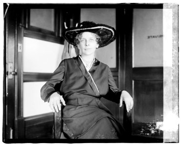 Miss Hughes LCCN2016819651