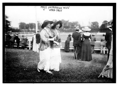 Miss Josephine Wise and Vera Fruy LCCN2014690613