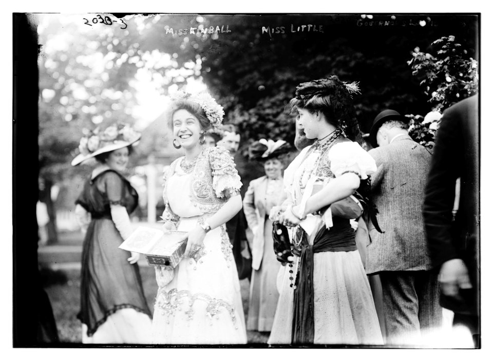 Miss Kinball and Miss Little, Governor's Island. LCCN2014688172