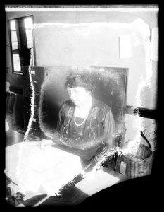 Miss Laura Eckets LCCN2016851933