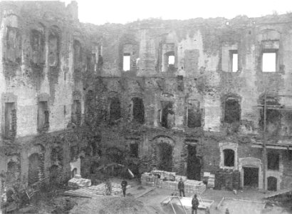 Mirski zamak, Dvor. Мірскі замак, Двор (A. Visłocki, 1923) (2)