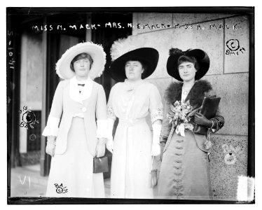 Miss N. Mack, Mrs. N.E. Mack, Miss H. Mack LCCN2014687713