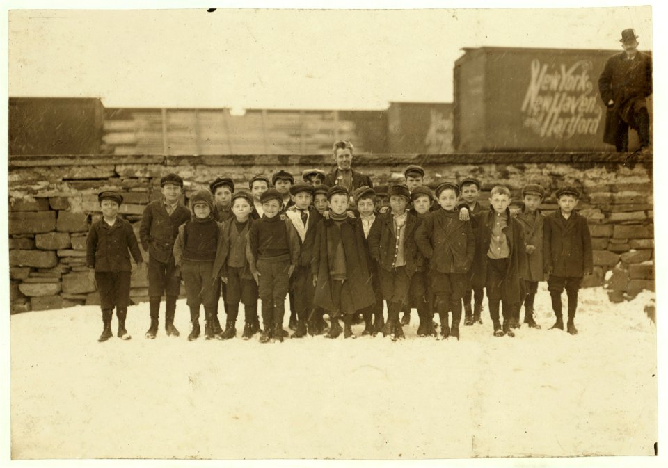Miss Mry Graham Jones of the Social Settlement, Hartford, Conn. and few of the newsboys (all 10 years old and younger) that she invited to a Sunday afternoon party. In 2 days she secured the LOC nclc.03242