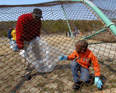 Misawa sailors help clean up local fish port 120421-N-ZI955-024