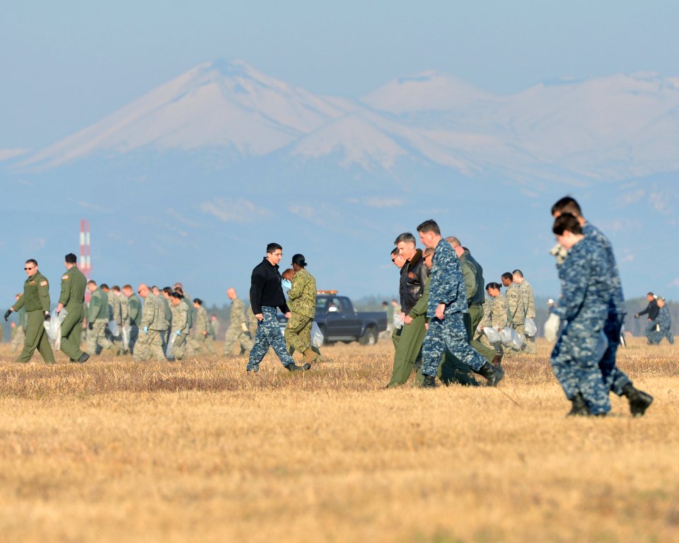 Misawa service members conduct FOD walkdown 140425-N-DP652-231