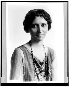 Miss Sue S. White, head-and-shoulders portrait, facing slightly right LCCN93513459