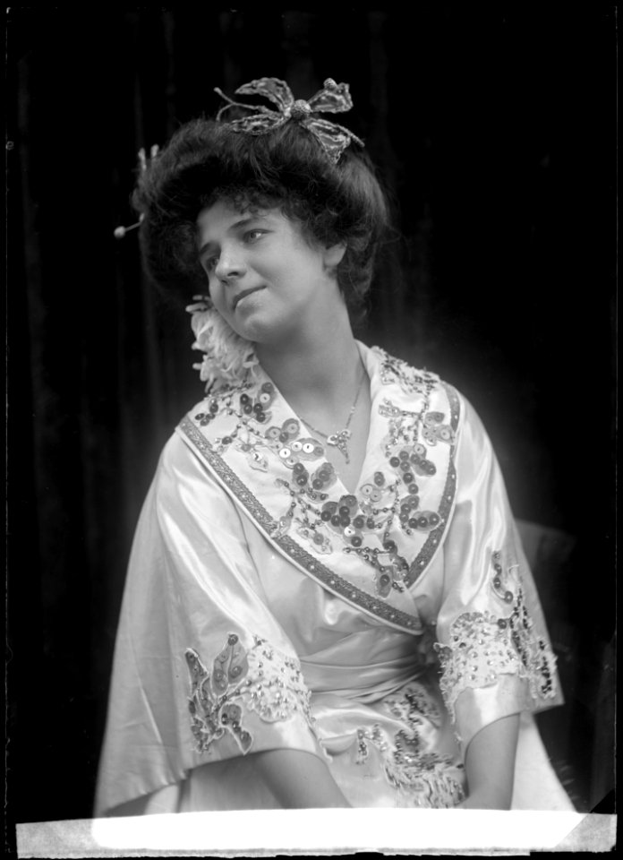 Miss Vedholm, actor - SMV - NV073