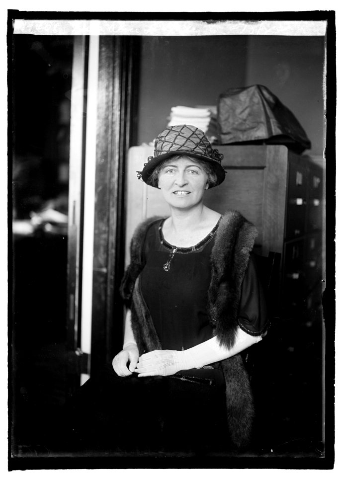 Miss Alice L. Daly, 5-3-22 LCCN2016846235